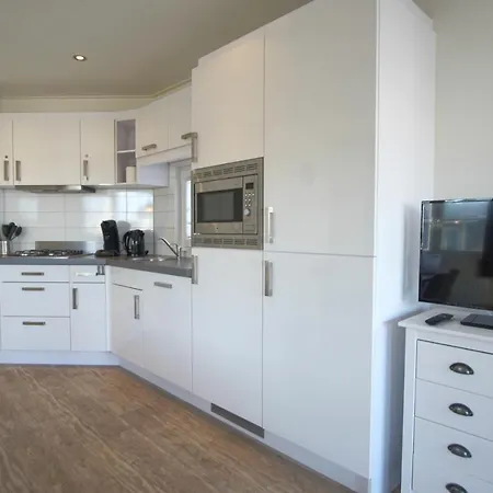 Holiday home Chalet Seemowe Am Veluwemeer Im Europarcs Bad Hoophuizen *