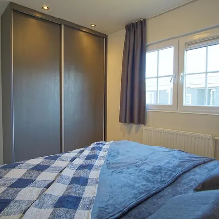 Holiday home Chalet Seemowe Am Veluwemeer Im Europarcs Bad Hoophuizen